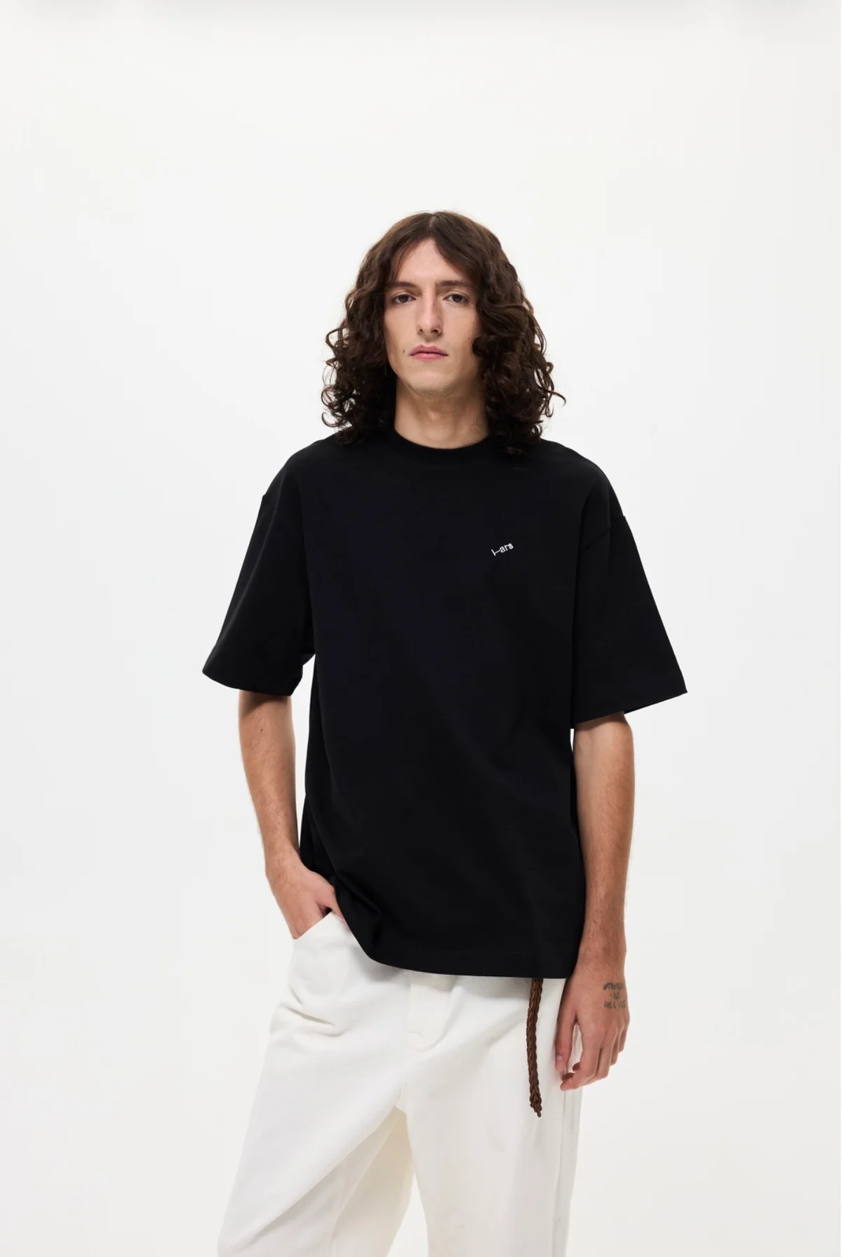 Tee 'Negative Space' Black